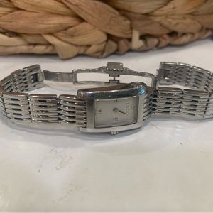 Women Petite Gucci Watch Silver